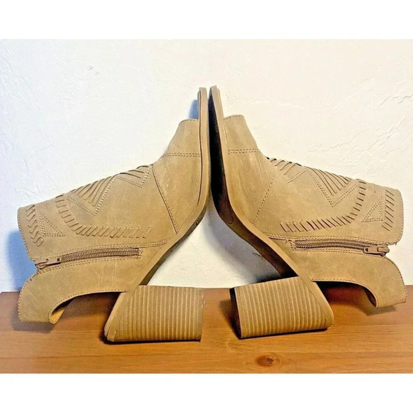 Universal Thread Edwina Open Toe Block Heel Booties Taupe Color Women's sz 11 - Picture 5 of 10